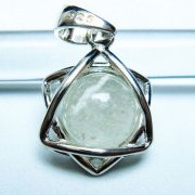 リビアングラスはエジプトの砂漠で採れる天然ガラス｜銀座東道天然石専門店