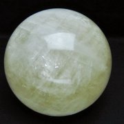 水晶、本物塊、お着物、骨董 ブルー系の器が好き。京都の「尾杉商店」で見つけた骨董品