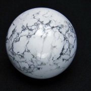 ハウライト【菱苦土石】丸玉 46mm [T463-1711]