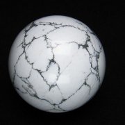 ハウライト【菱苦土石】丸玉 47mm [T463-1823]