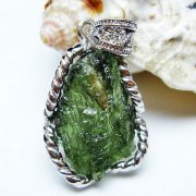 モルダバイトペンダント [t525-2286]