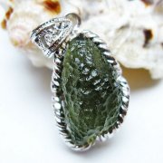 モルダバイトペンダント [t525-2338]