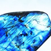 台座付 約2Kg ラブラドライト 原石 曹灰長石 台形 ラブラドライト（曹灰長石）は宇宙や未来の叡智を宿す石｜銀座東道