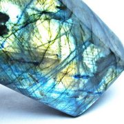 ラブラドライト（曹灰長石）は宇宙や未来の叡智を宿す石｜銀座東道