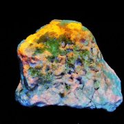 ハックマナイトの意味｜紫外線で変色するコレクターが熱望する希少石