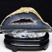 1.8Kgウルグアイ産 アゲート水晶ドーム [t640-2461]