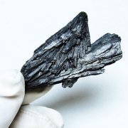 ブラック カイヤナイト 原石[T697-3928]
