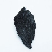 カイヤナイト（藍晶石）は神秘的な色合いと模様の天然石です｜銀座東道