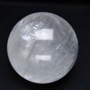 虹入りカルサイト丸玉 69mm [t758-2341]
