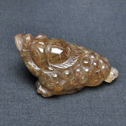 ルチルクォーツ（金針ルチル水晶） 金蟾 置物[T801-468]