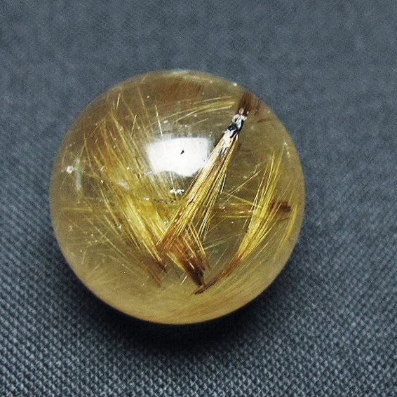 ゴールドタイチンルチル入り水晶丸玉 20mm [T145-2471]