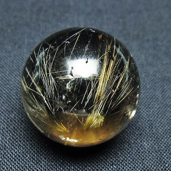 ゴールドタイチンルチル入り水晶丸玉 23mm [T145-2493]