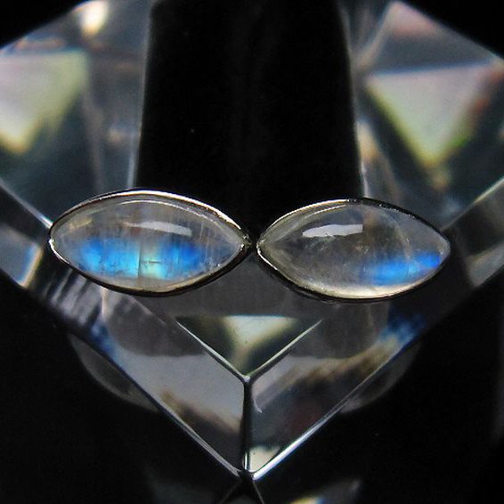 ムーンストーンピアス [t158-6235]