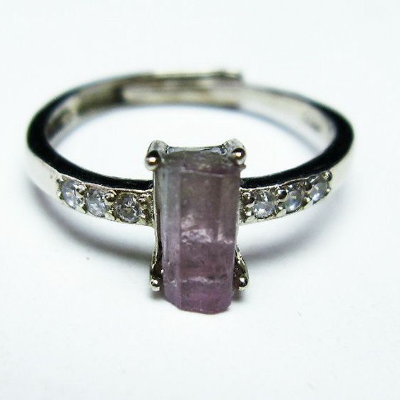 赤トルマリン指輪(14号) [t254-2272]