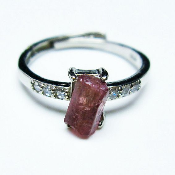 赤トルマリン指輪(13号) [t254-2529]