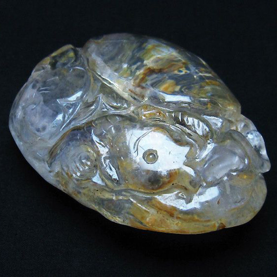 ヒマラヤ水晶 手彫り 魚 置物[T261-1135]