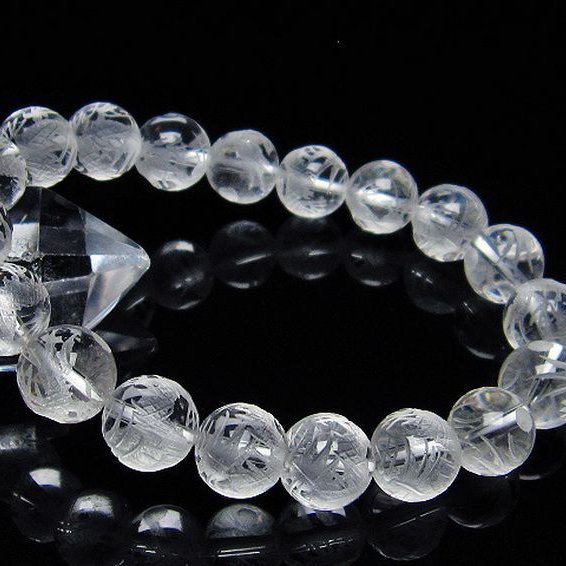 ヒマラヤ水晶手彫り龍ブレスレット 11mm [T305-829]