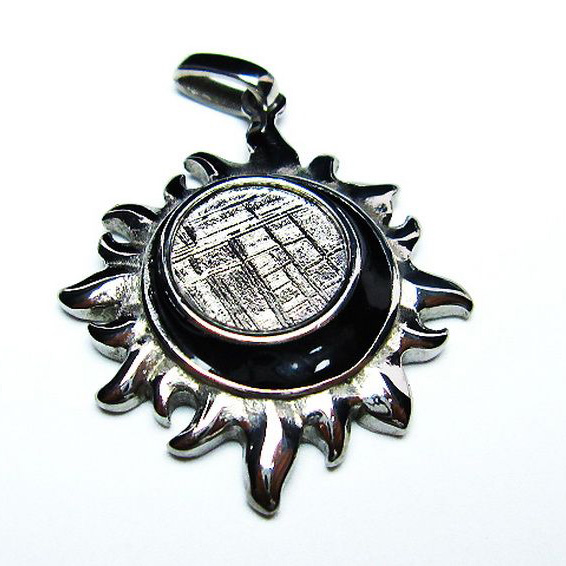 シルバーギベオン（メテオライト）太陽型ペンダント[T309-2485]