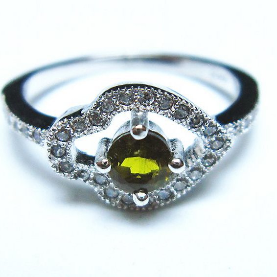 緑トルマリン指輪(13号) [t384-1574]