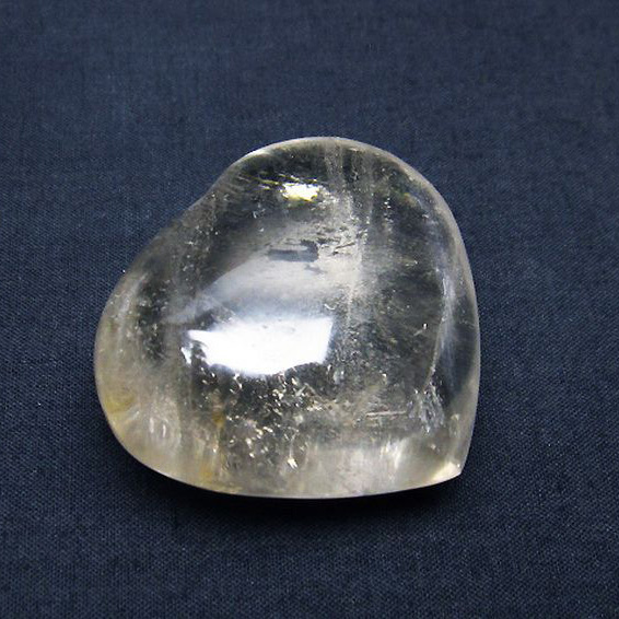 ヒマラヤ水晶ハート置物[T387-13635]