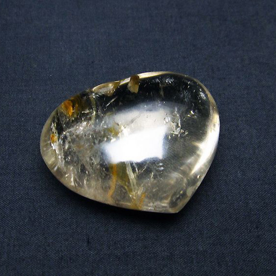 ヒマラヤ水晶ハート置物[T387-13639]