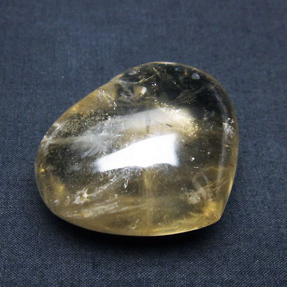 ヒマラヤ水晶ハート置物[T387-13659]