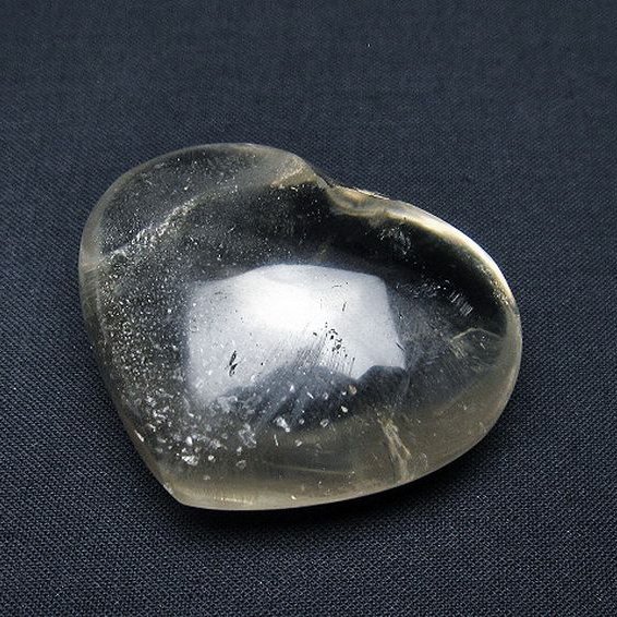 ヒマラヤ水晶ハート置物[T387-13910]