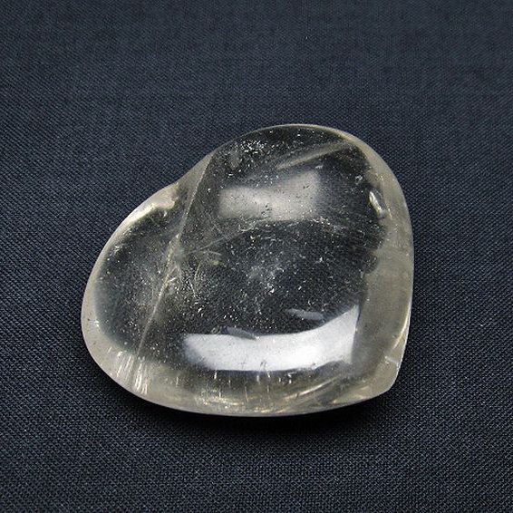 ヒマラヤ水晶ハート置物[T387-13919]