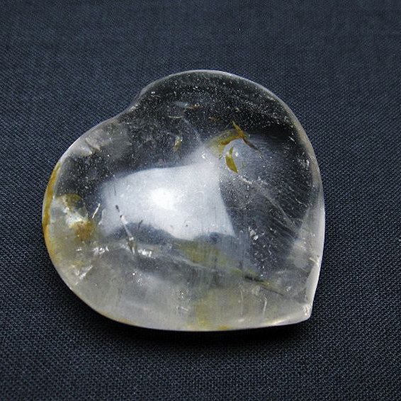 ヒマラヤ水晶ハート置物[T387-13923]