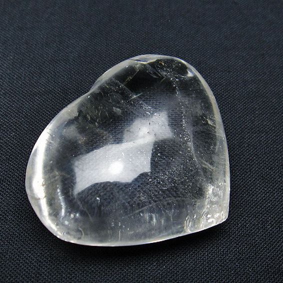 ヒマラヤ水晶ハート置物[T387-13932]