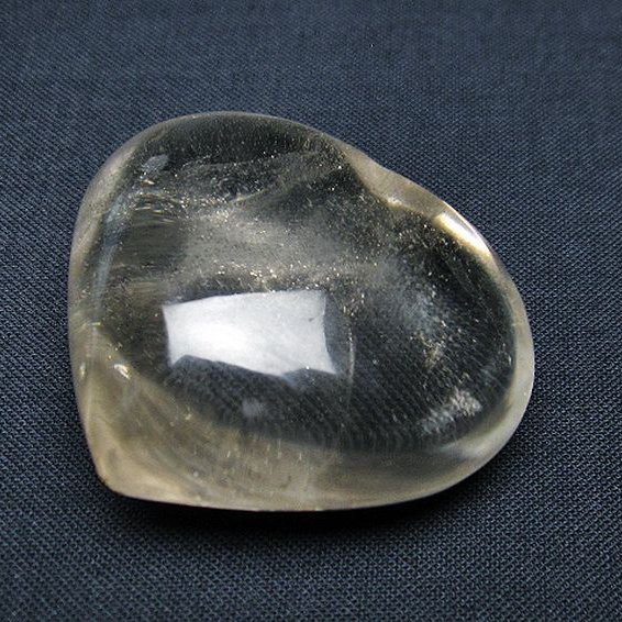 ヒマラヤ水晶ハート置物[T387-13938]