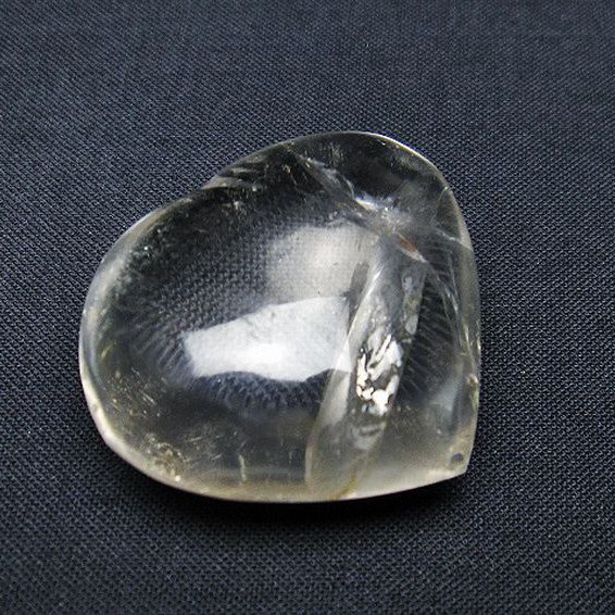 ヒマラヤ水晶ハート置物[T387-13943]