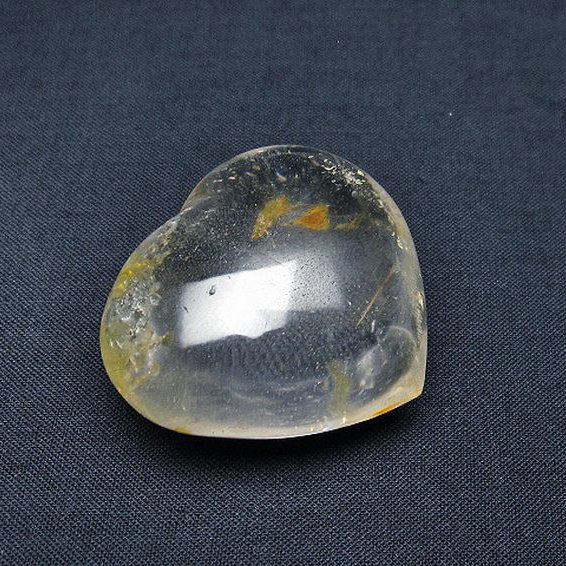 ヒマラヤ水晶ハート置物[T387-13959]
