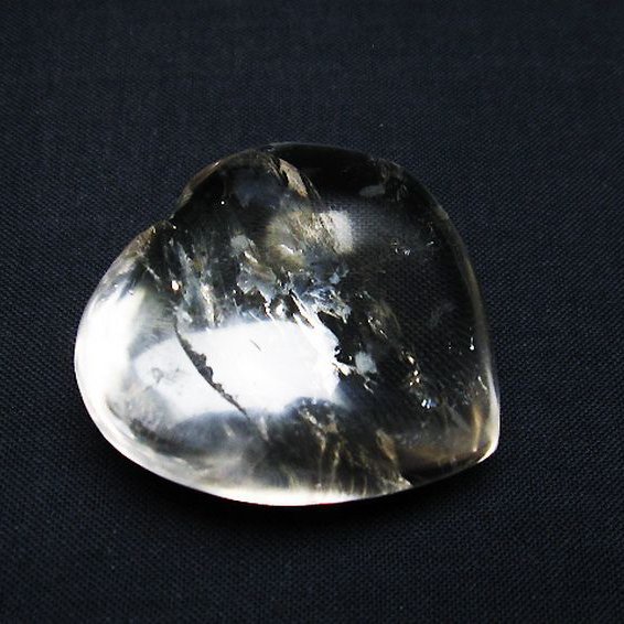 ヒマラヤ水晶ハート置物[T387-14197]