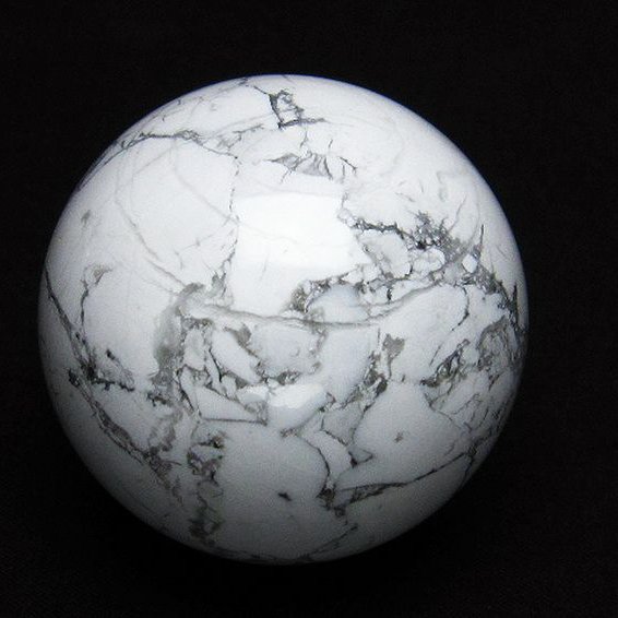 ハウライト【菱苦土石】丸玉 46mm [T463-1812]