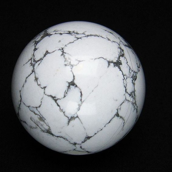 ハウライト【菱苦土石】丸玉 47mm [T463-1823]