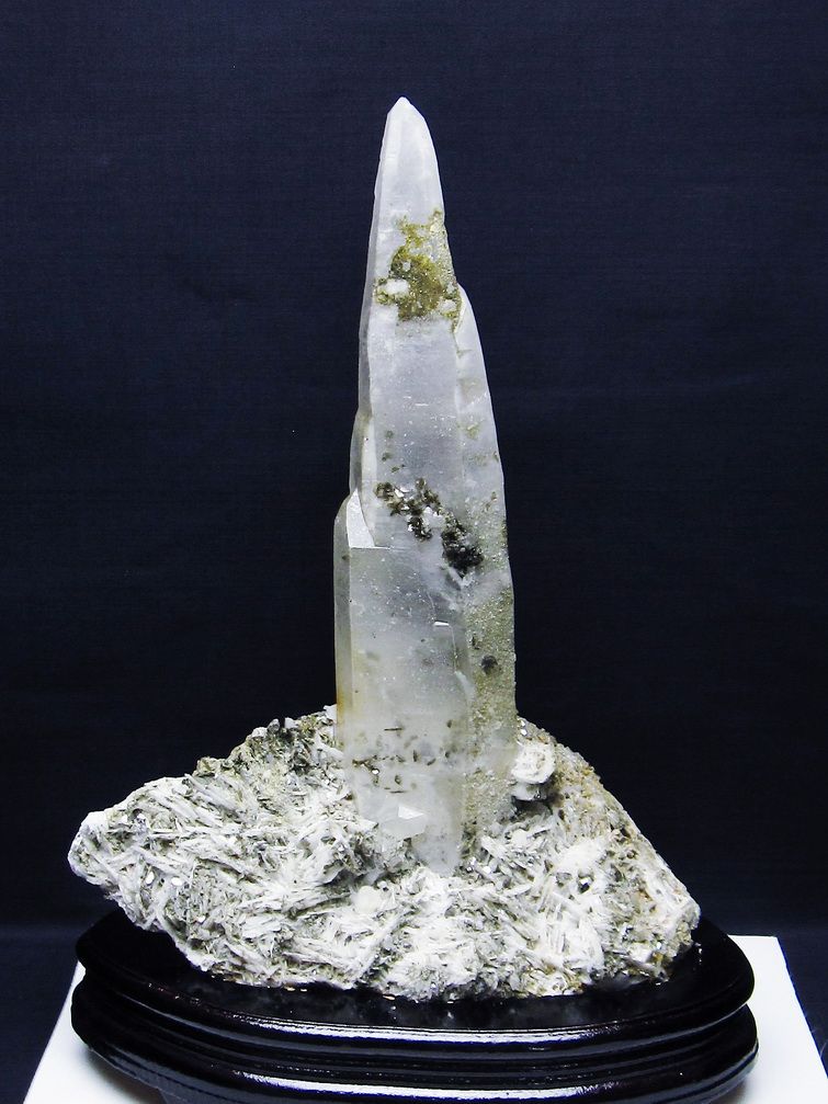 2.1Kg雲母入り ヒマラヤ水晶 原石 [t501-4333]