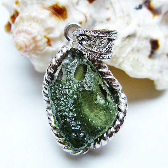 モルダバイトペンダント [t525-2327]