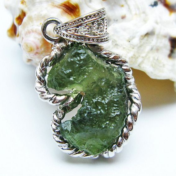 モルダバイトペンダント [t525-2332]