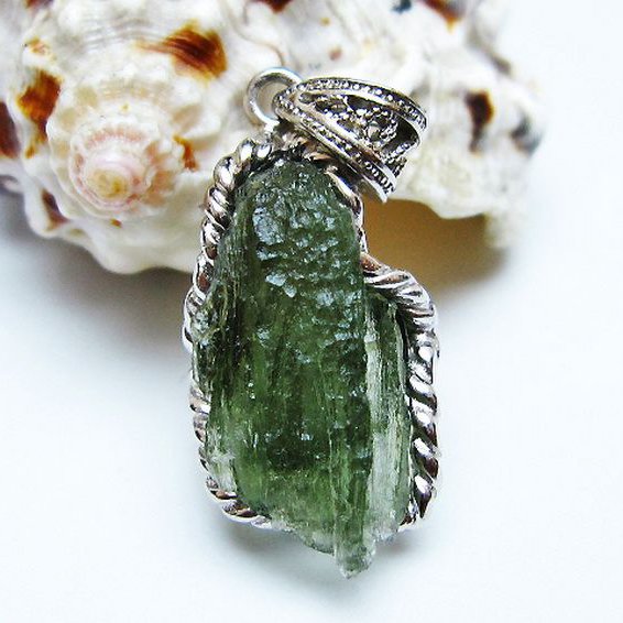 モルダバイトペンダント [t525-2354]