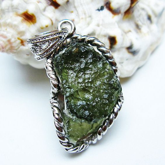 モルダバイトペンダント [t525-2361]