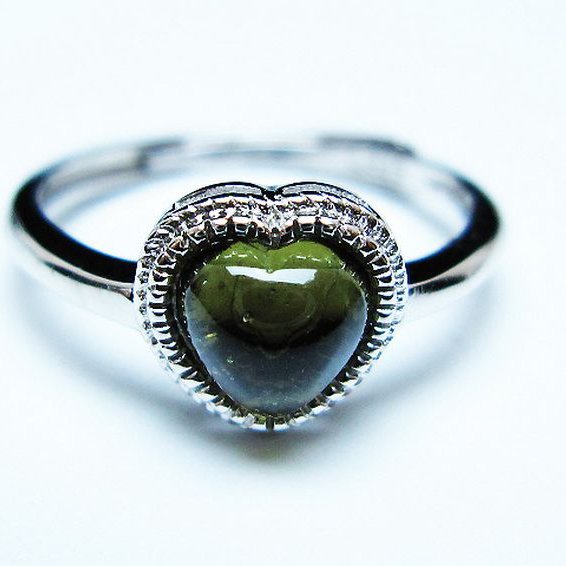モルダバイト ハート指輪(12号) [t526-1390]