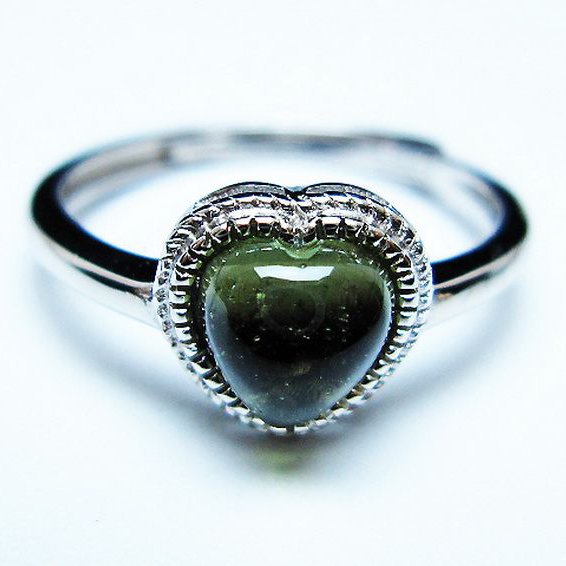 モルダバイト ハート指輪(13号) [t526-1396]