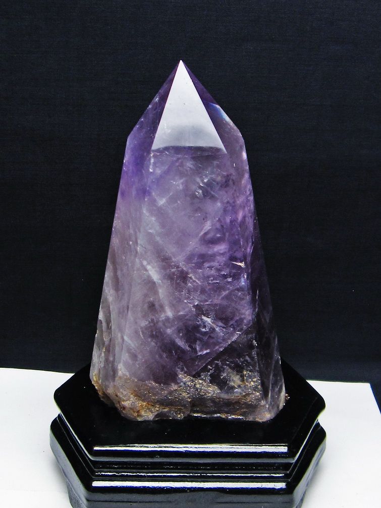 1.5Kg虹入りアメジストファントム六角柱[T573-5313]