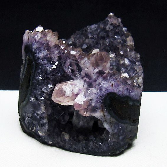 ウルグアイ産アメジストクラスター[T614-8438]