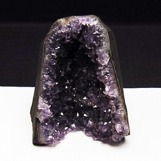 ウルグアイ産アメジストクラスター [t614-8921]