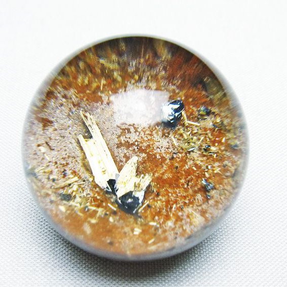 ゴールドタイチンルチル入り水晶丸玉 33mm [T637-4656]