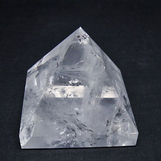 虹入りヒマラヤ水晶ピラミッド[T648-3812]