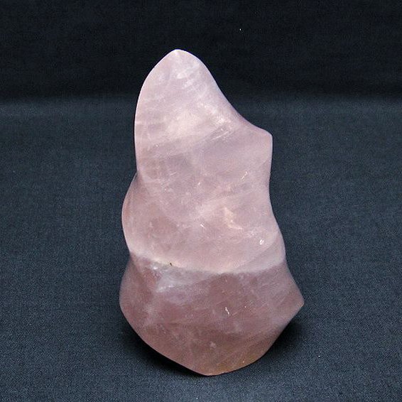 ローズクォーツ 炎（フレイム） ポリッシュ 置物[T653-3896]