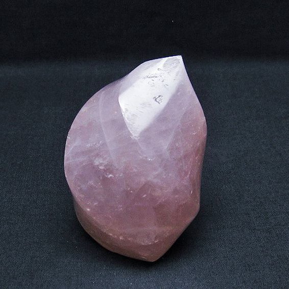 ローズクォーツ 炎（フレイム） ポリッシュ 置物[T653-3910]